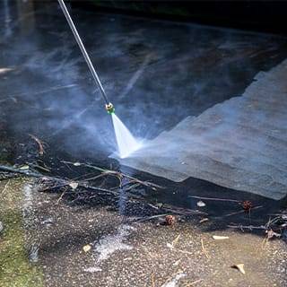 Effectively cleans concrete and a variety of surfaces.
